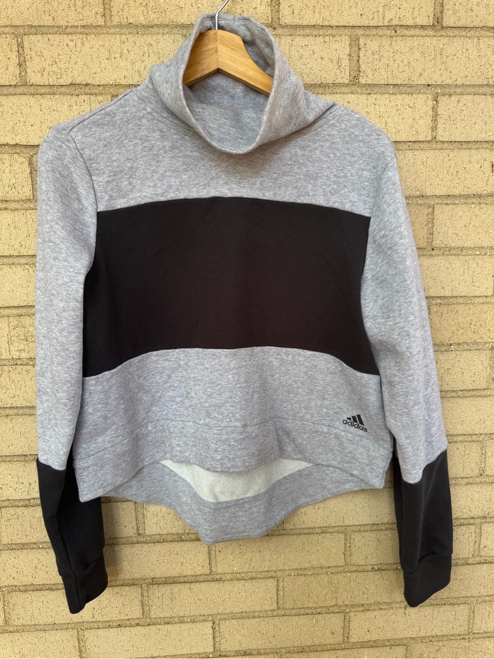 adidas Gray Black Colorblocked Funnelneck Turtleneck Pullover Small